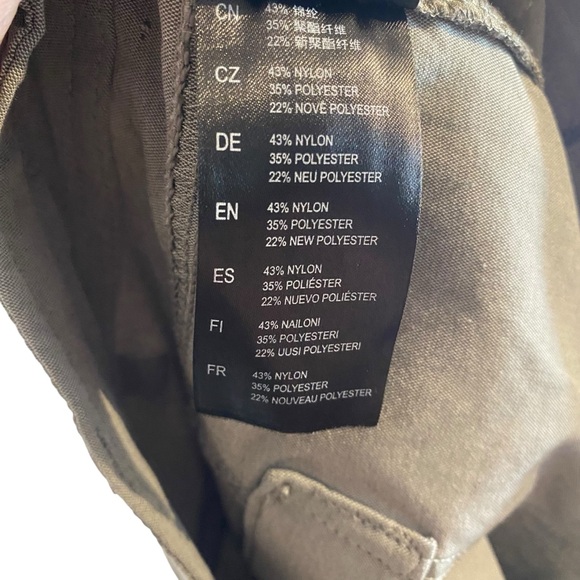 Kuhl Trekr Shorts Womens 12 Gray 8 Inch Hiking Outdoor Flat Front Hidden Cargo - Picture 11 of 11